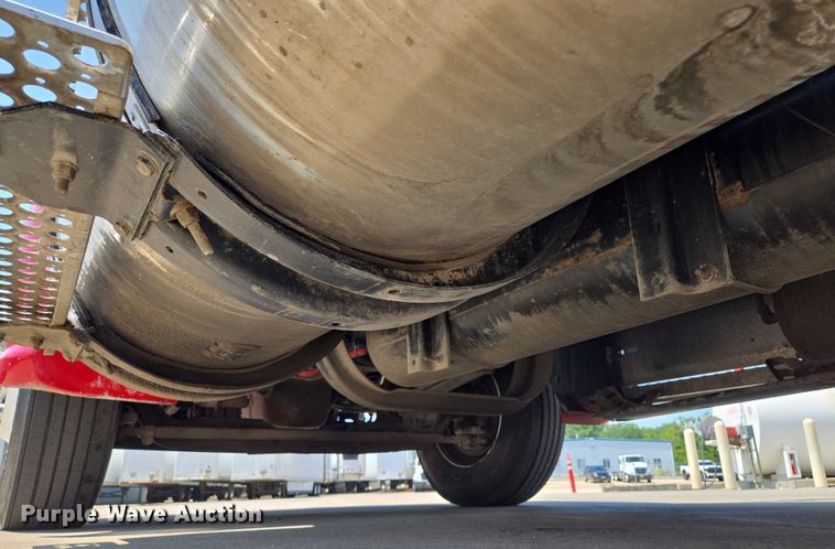 image for item EF1853 2012 Kenworth T660 semi truck