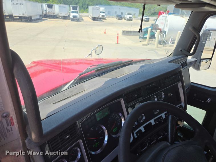 image for item EF1853 2012 Kenworth T660 semi truck