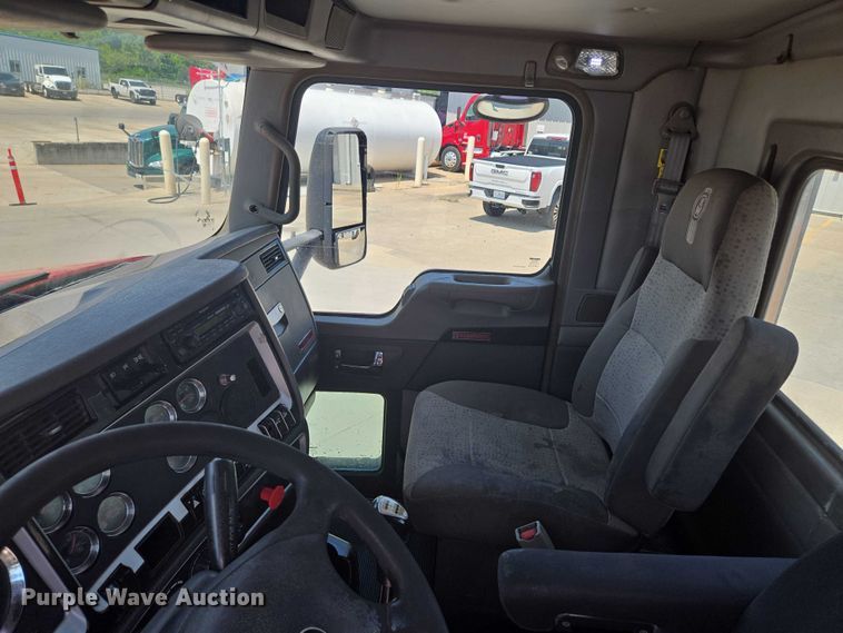 image for item EF1853 2012 Kenworth T660 semi truck