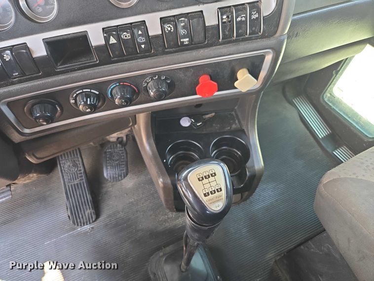 image for item EF1853 2012 Kenworth T660 semi truck