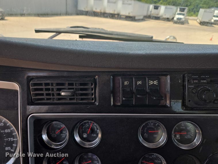 image for item EF1853 2012 Kenworth T660 semi truck