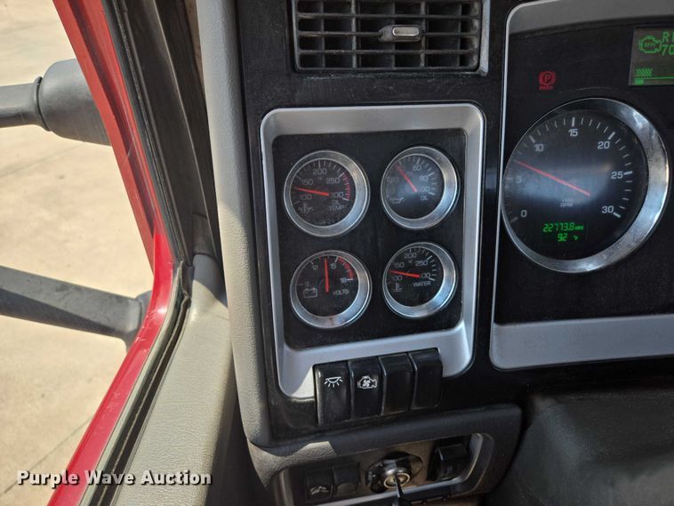 image for item EF1853 2012 Kenworth T660 semi truck