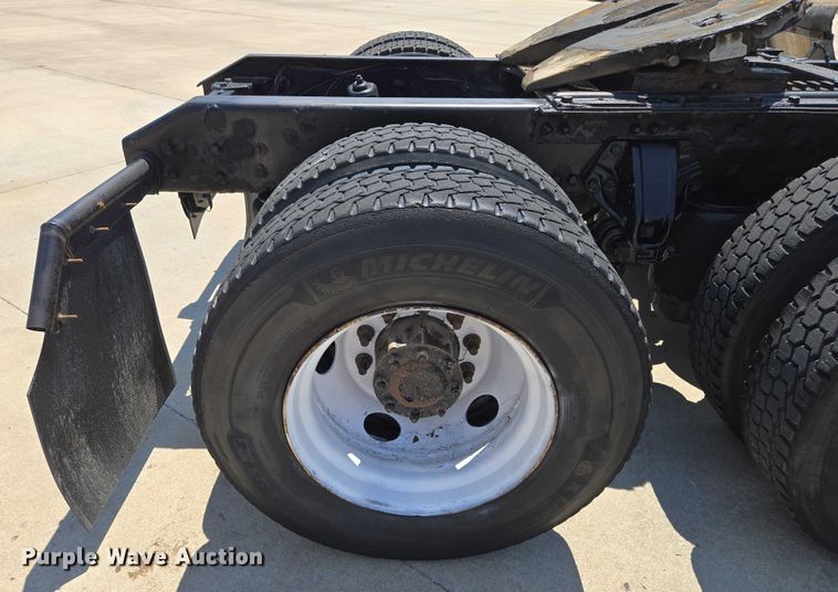 image for item EF1853 2012 Kenworth T660 semi truck