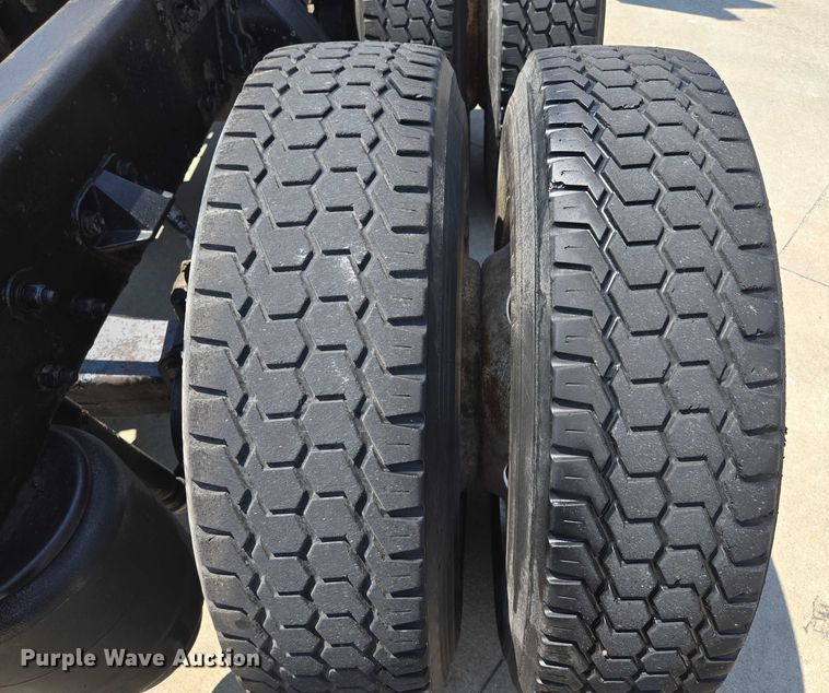 image for item EF1853 2012 Kenworth T660 semi truck