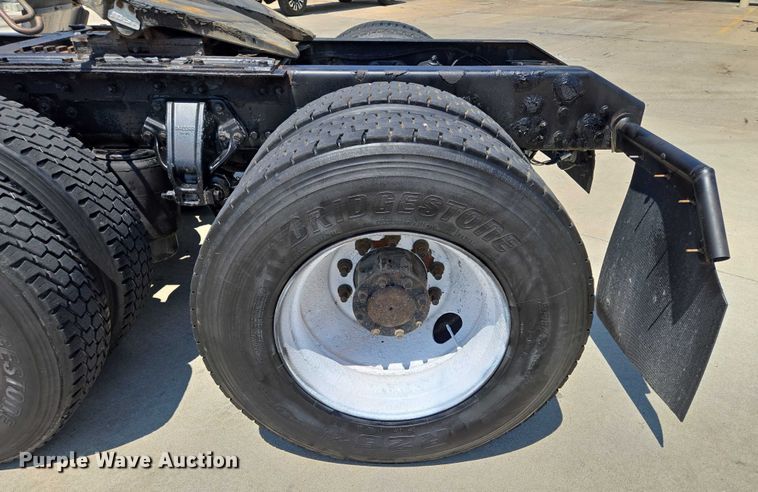 image for item EF1853 2012 Kenworth T660 semi truck