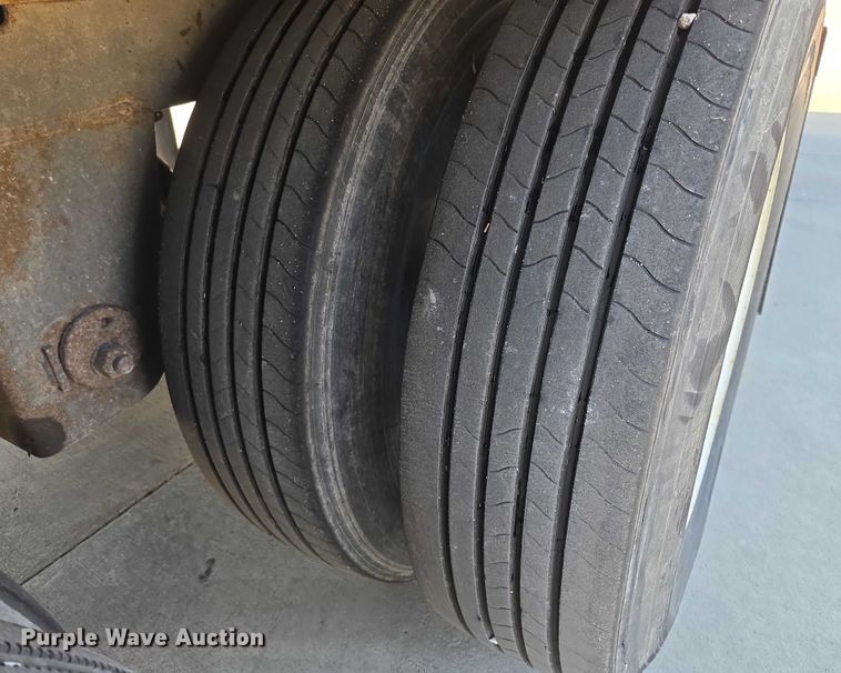 image for item EF1906 2006 Utility dry van trailer