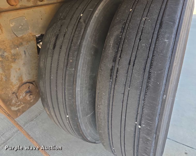 image for item EF1906 2006 Utility dry van trailer