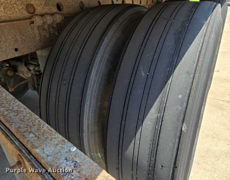 image for item EF1906 2006 Utility dry van trailer