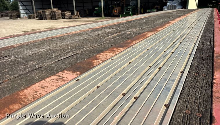 image for item EF2145 2002 Transcraft TL-2000 flatbed trailer