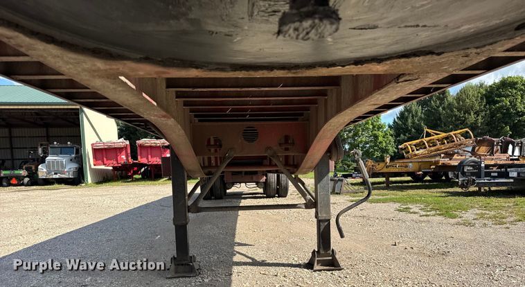 image for item EF2148 2000 Transcraft TL-2000 flatbed trailer