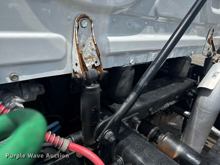 image for item EG5998 2015 Freightliner Cascadia semi truck