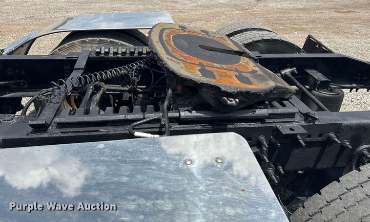 image for item EG5998 2015 Freightliner Cascadia semi truck