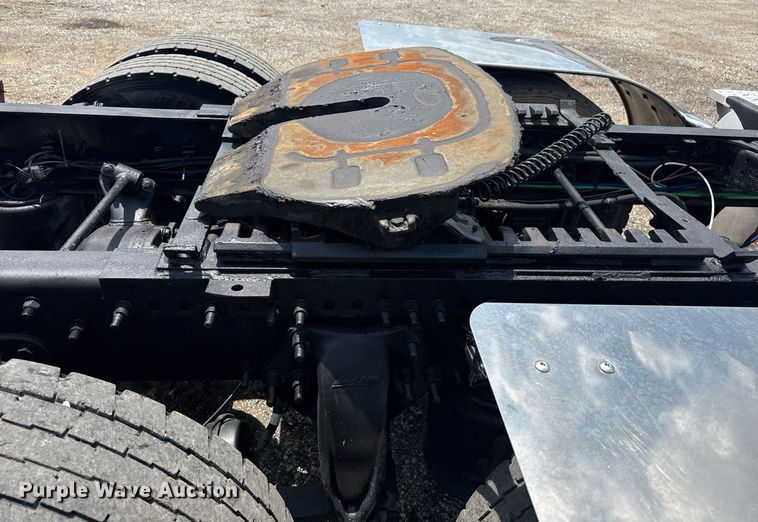 image for item EG5998 2015 Freightliner Cascadia semi truck