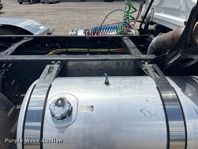 image for item EG5998 2015 Freightliner Cascadia semi truck