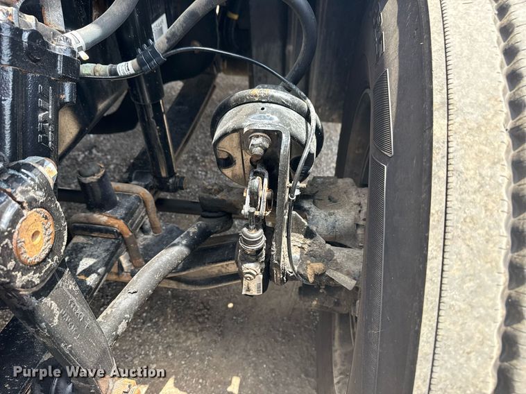 image for item EG5998 2015 Freightliner Cascadia semi truck