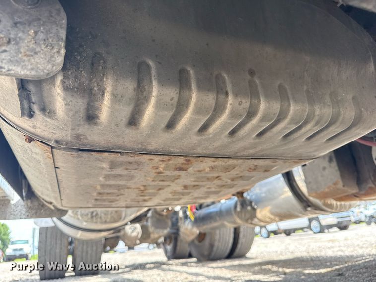 image for item EG5998 2015 Freightliner Cascadia semi truck