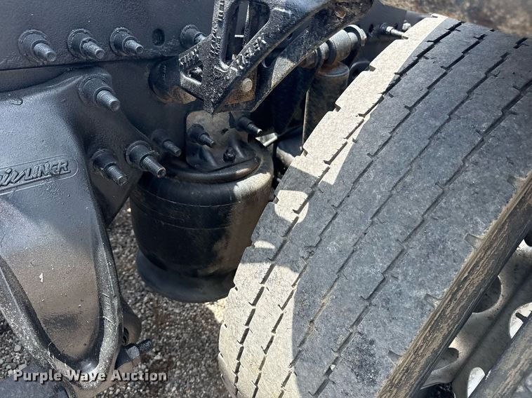 image for item EG5998 2015 Freightliner Cascadia semi truck