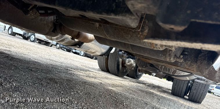 image for item EG5998 2015 Freightliner Cascadia semi truck