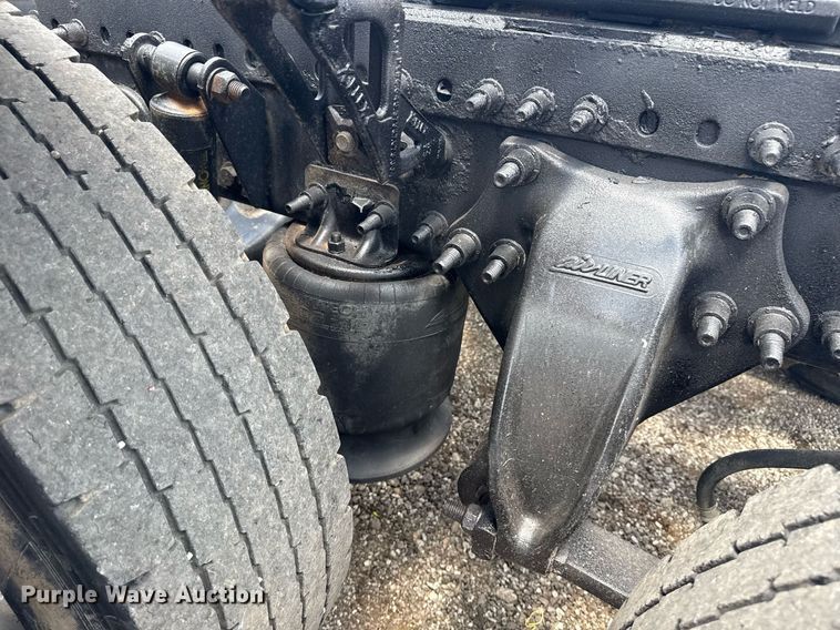 image for item EG5998 2015 Freightliner Cascadia semi truck