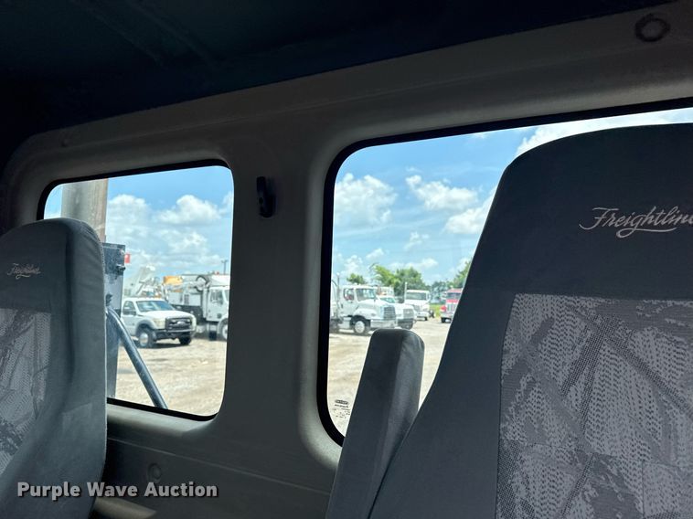 image for item EG5998 2015 Freightliner Cascadia semi truck