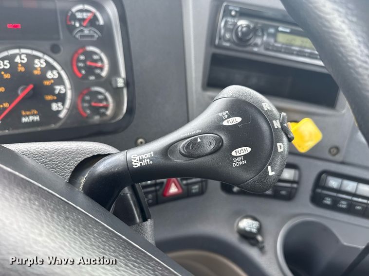 image for item EG5998 2015 Freightliner Cascadia semi truck