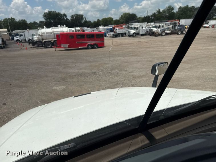 image for item EG5998 2015 Freightliner Cascadia semi truck