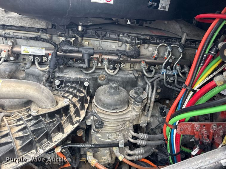 image for item EG5998 2015 Freightliner Cascadia semi truck