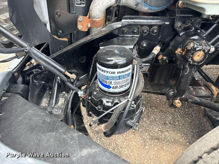 image for item EG5998 2015 Freightliner Cascadia semi truck