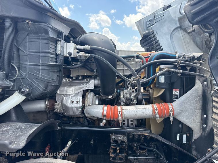 image for item EG5998 2015 Freightliner Cascadia semi truck