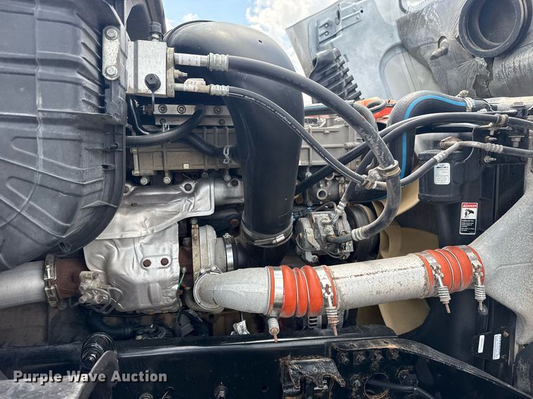 image for item EG5998 2015 Freightliner Cascadia semi truck