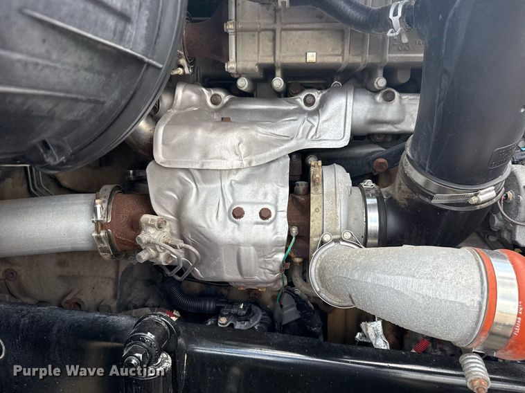 image for item EG5998 2015 Freightliner Cascadia semi truck