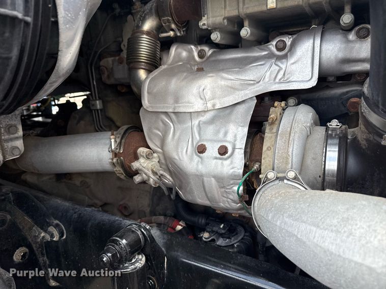 image for item EG5998 2015 Freightliner Cascadia semi truck