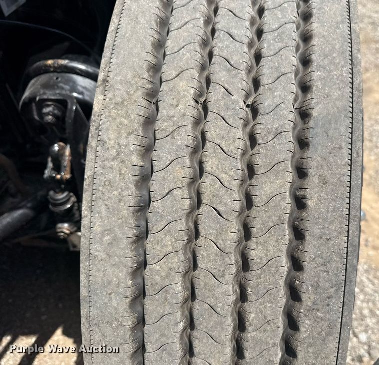 image for item EG5998 2015 Freightliner Cascadia semi truck