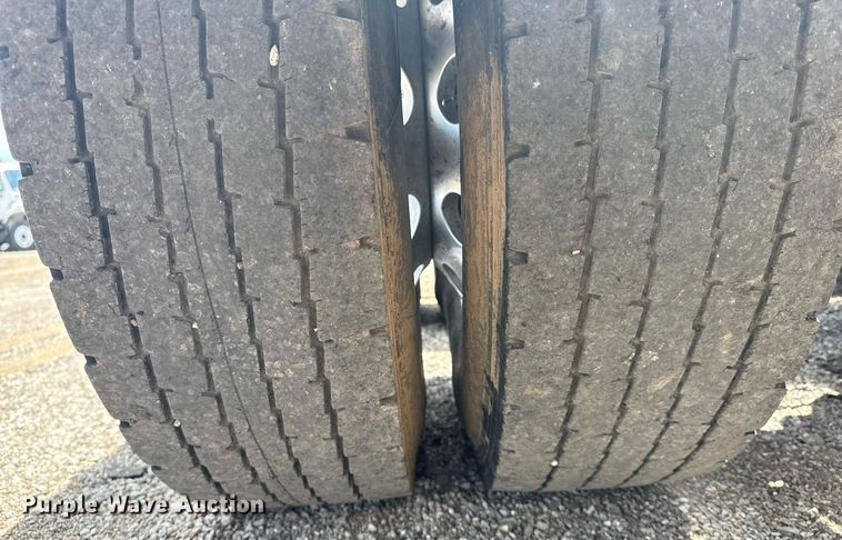 image for item EG5998 2015 Freightliner Cascadia semi truck