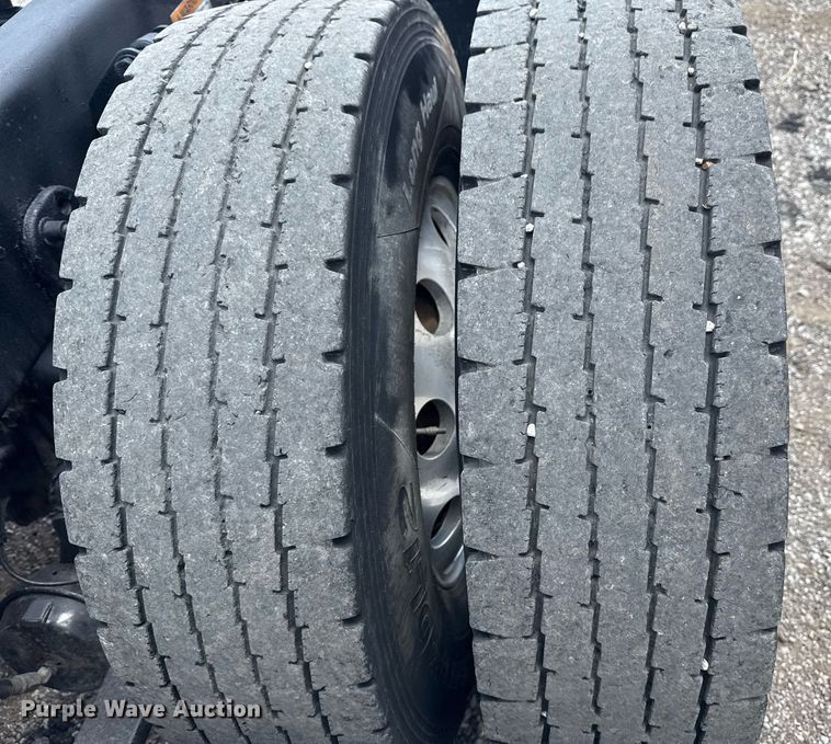 image for item EG5998 2015 Freightliner Cascadia semi truck