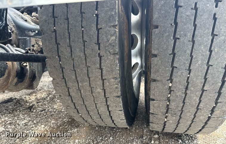 image for item EG5998 2015 Freightliner Cascadia semi truck