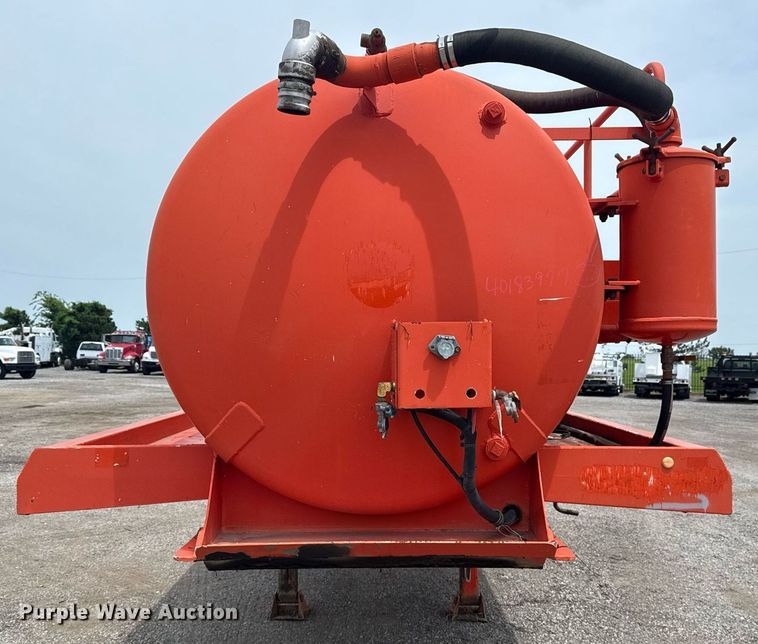 image for item EG6033 2007 Dragon Products vacuum trailer