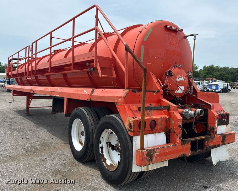 image for item EG6033 2007 Dragon Products vacuum trailer