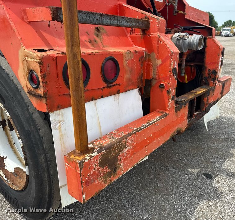 image for item EG6033 2007 Dragon Products vacuum trailer