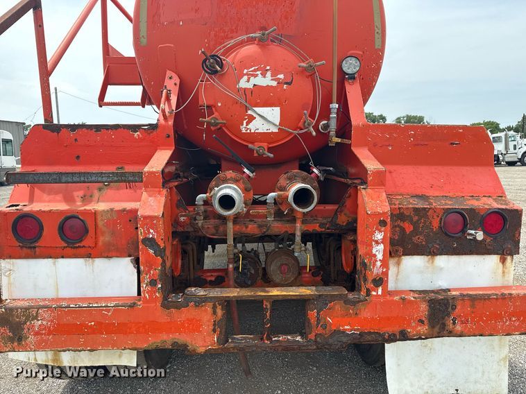 image for item EG6033 2007 Dragon Products vacuum trailer