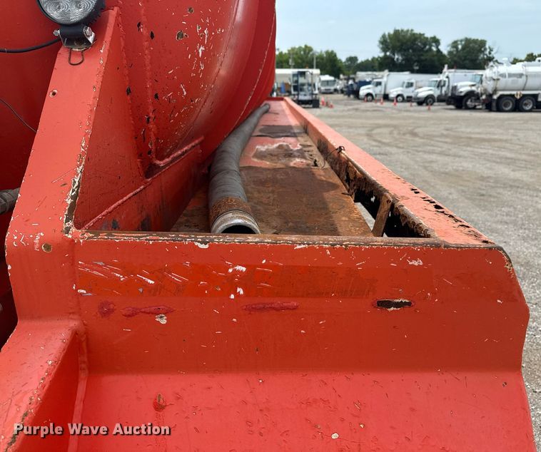 image for item EG6033 2007 Dragon Products vacuum trailer