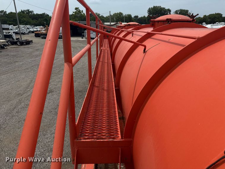 image for item EG6033 2007 Dragon Products vacuum trailer