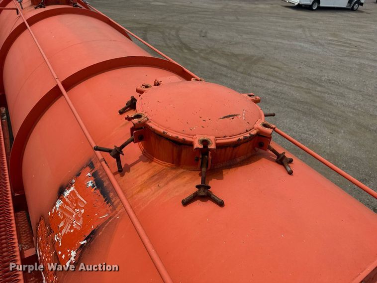 image for item EG6033 2007 Dragon Products vacuum trailer