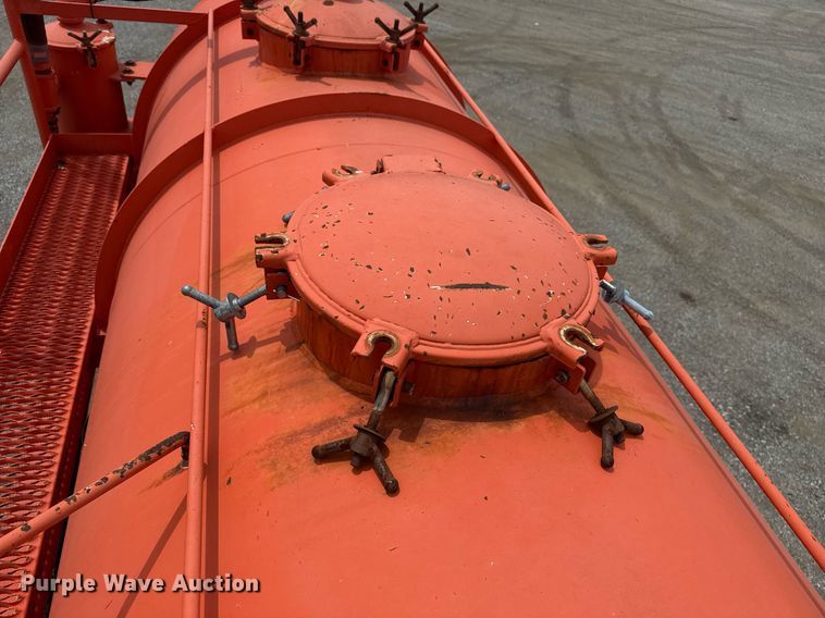 image for item EG6033 2007 Dragon Products vacuum trailer