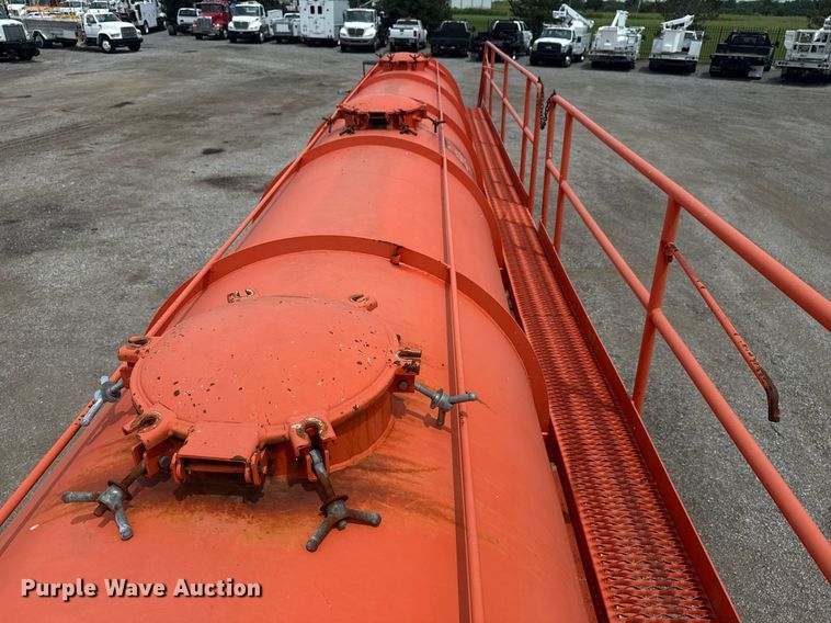 image for item EG6033 2007 Dragon Products vacuum trailer