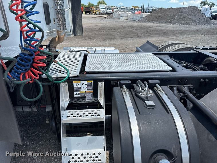 image for item EG6058 2018 Kenworth T680 semi truck