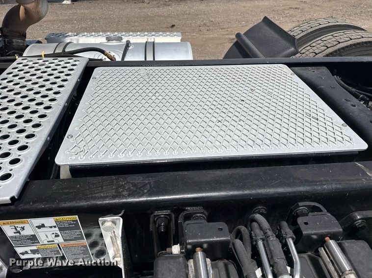 image for item EG6058 2018 Kenworth T680 semi truck