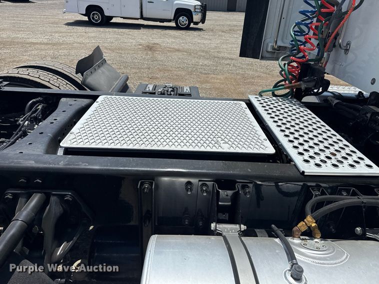 image for item EG6058 2018 Kenworth T680 semi truck