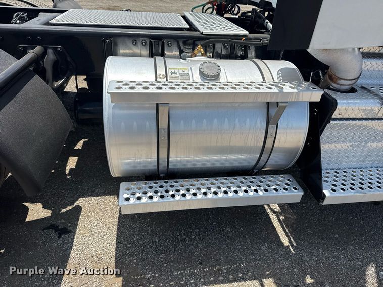 image for item EG6058 2018 Kenworth T680 semi truck