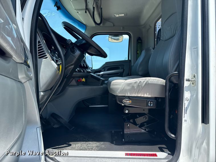 image for item EG6058 2018 Kenworth T680 semi truck